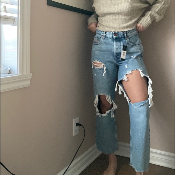 Light wash distressed diesel jeans - Picture 9 of 15